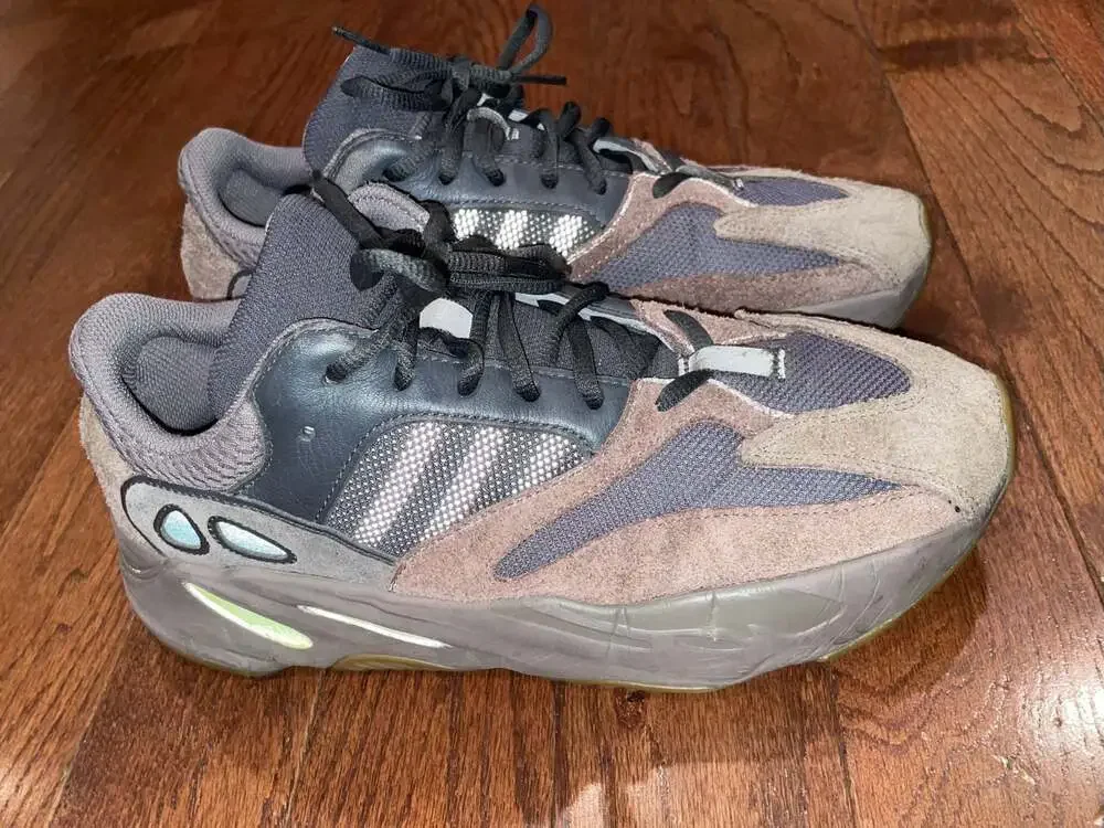 Adidas Yeezy Boost 700 Mauve Sneakers